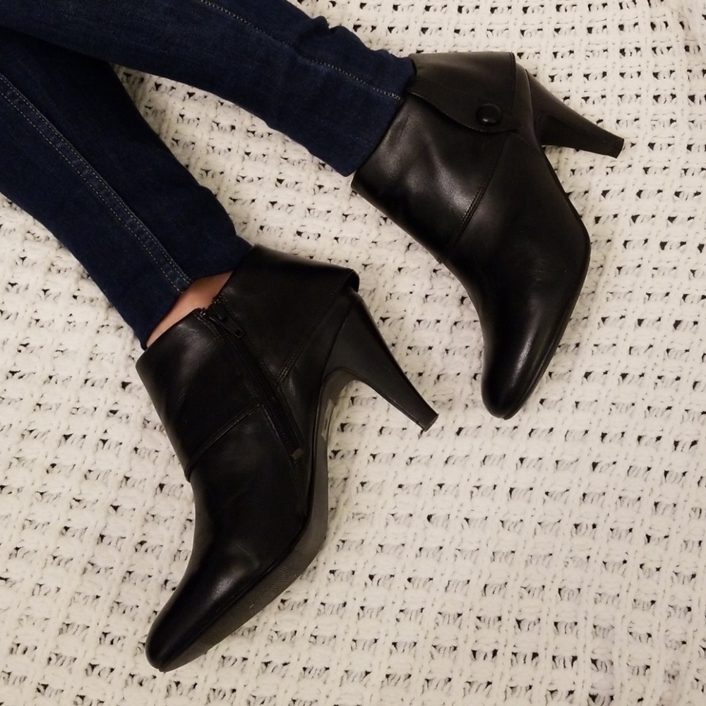Black booties - French Brand André